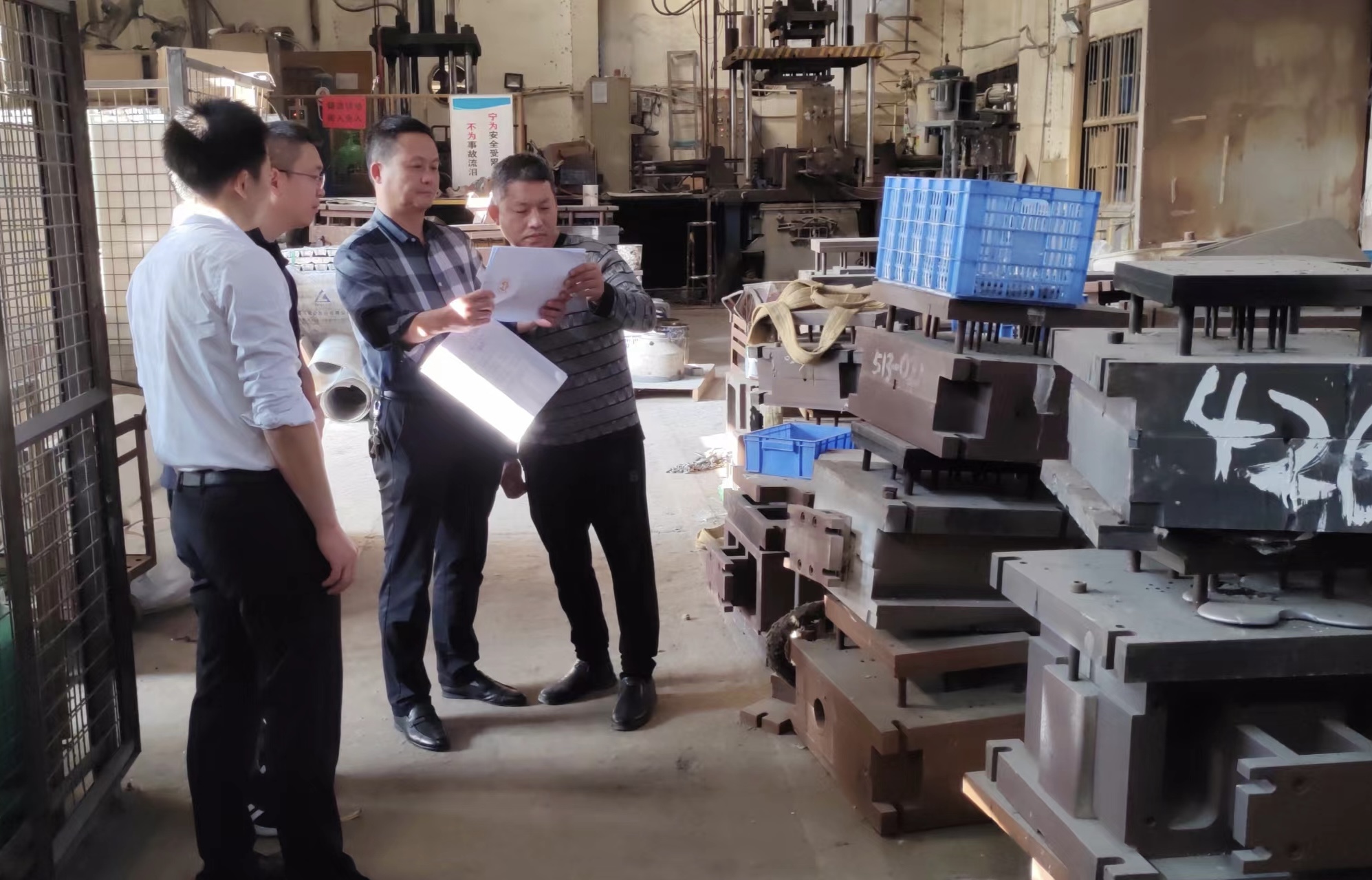 2023年11月2日陈局带队检查南方新精零部件有限公司.jpg